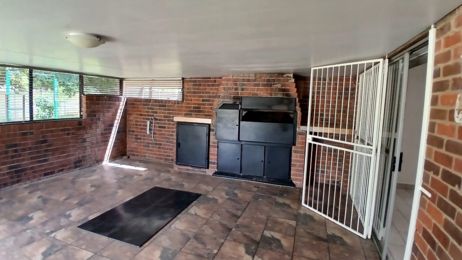 5 Bedroom Property for Sale in Pellissier Free State